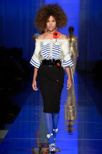 Look 32